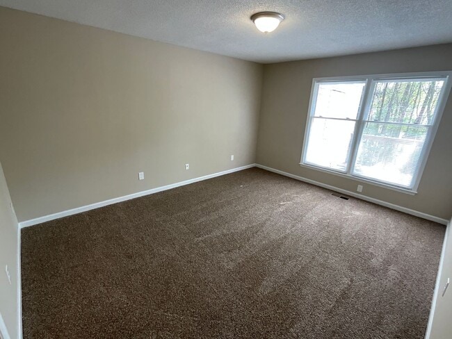 Building Photo - Newly renovated 2/2 townhome in High Point...