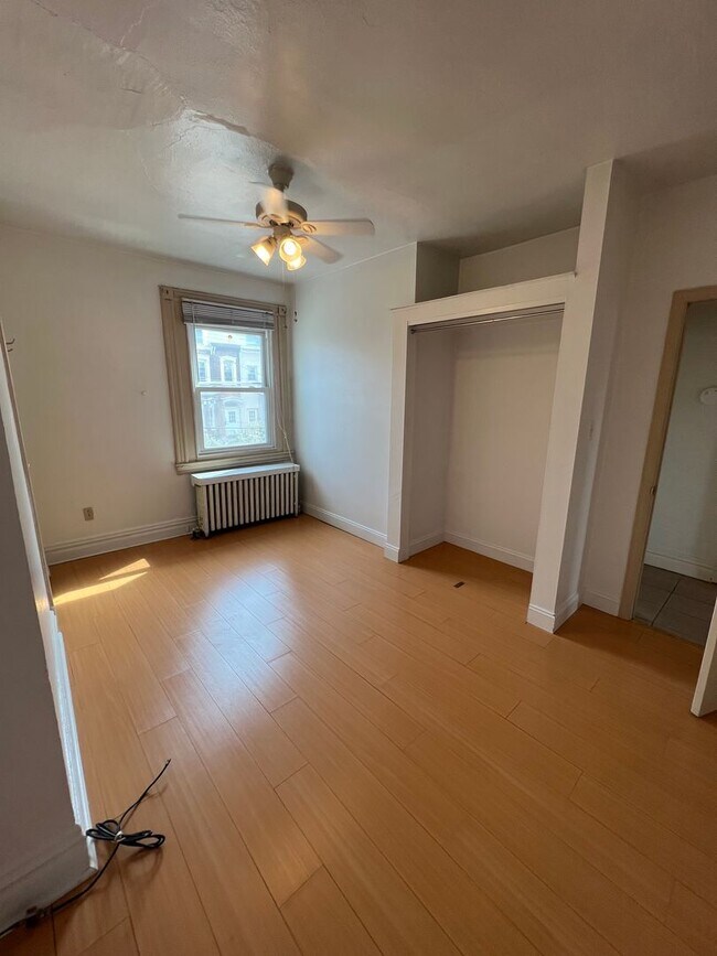 Building Photo - 366 Meyran Ave