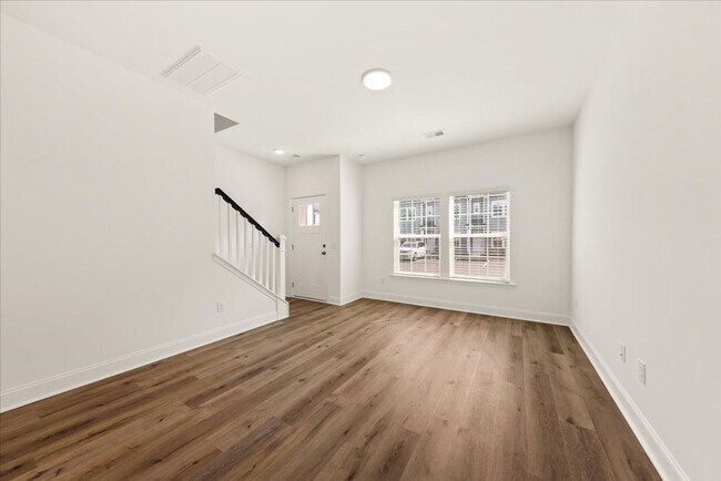Foto del edificio - BRAND NEW TOWNHOUSE!!