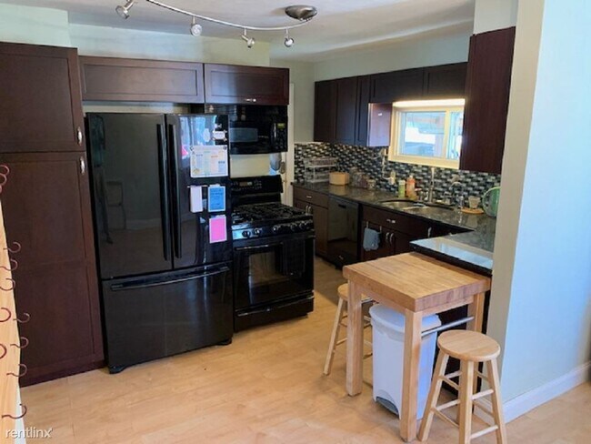 Foto del edificio - 3 br, 1.5 bath House - 326 Arthur Ave