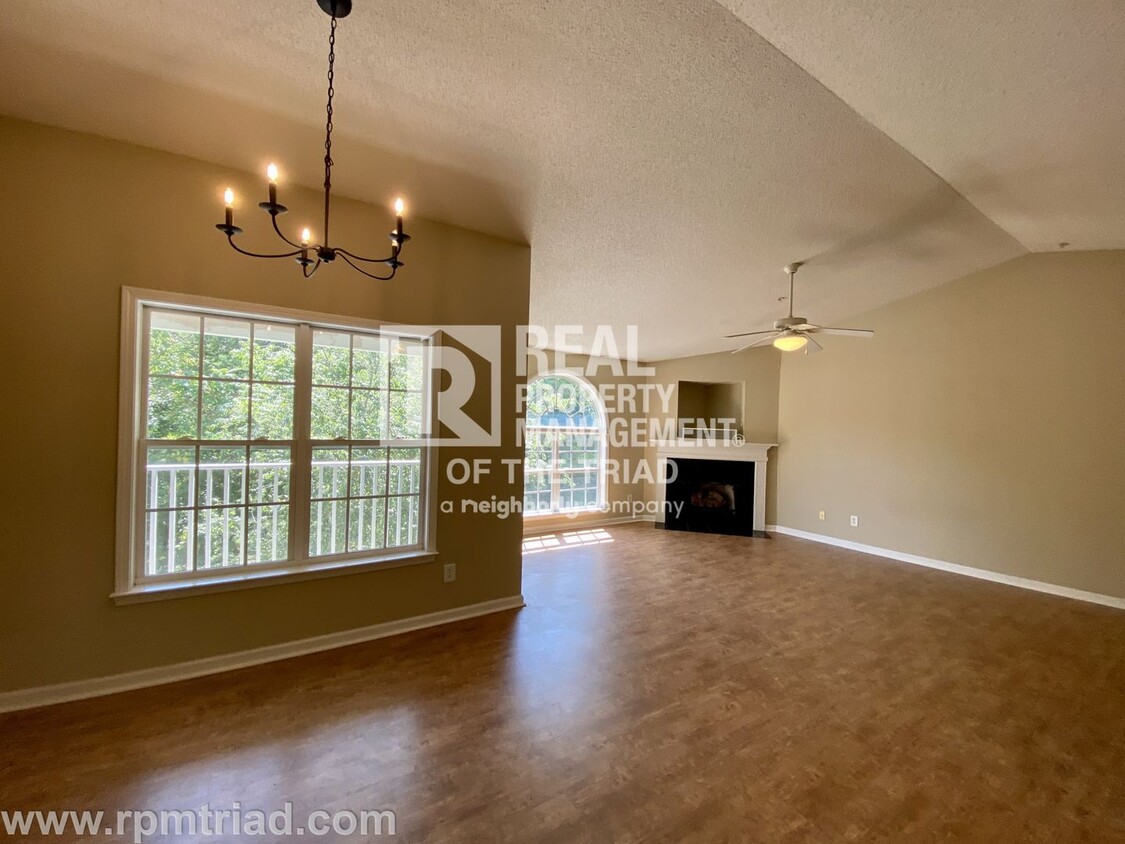 Foto principal - *Move In Special* Deacon Ridge Gated Commu...