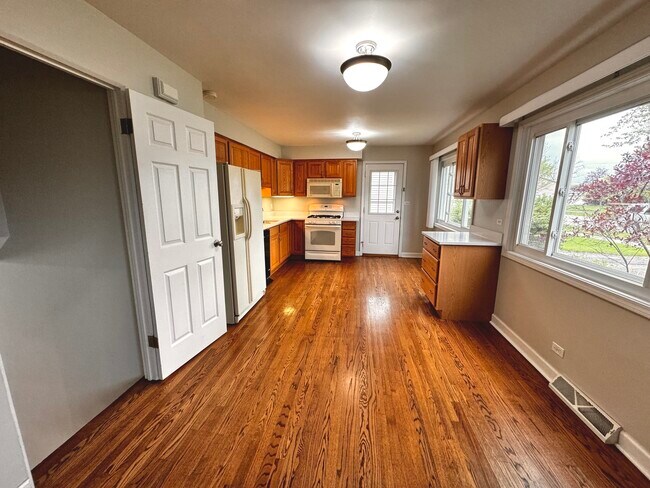 Building Photo - 1049 S Norbury Ave