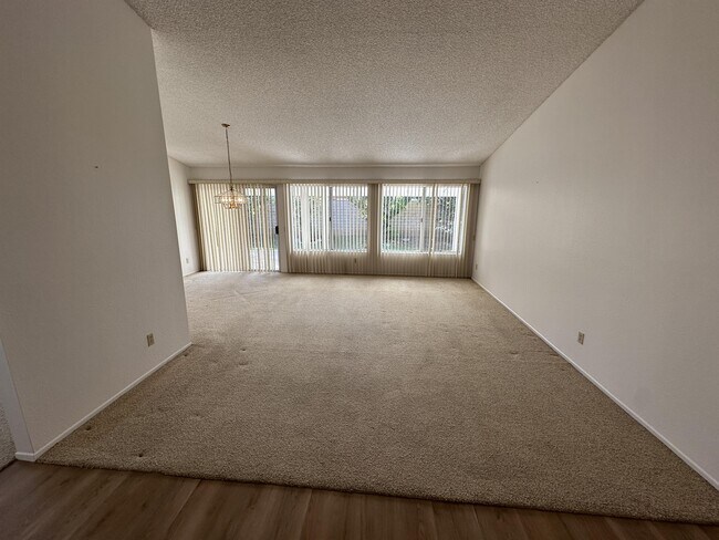 Building Photo - 213 Gracefield Way