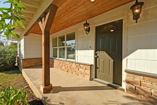 Foto del edificio - 1900 Cedar Ave