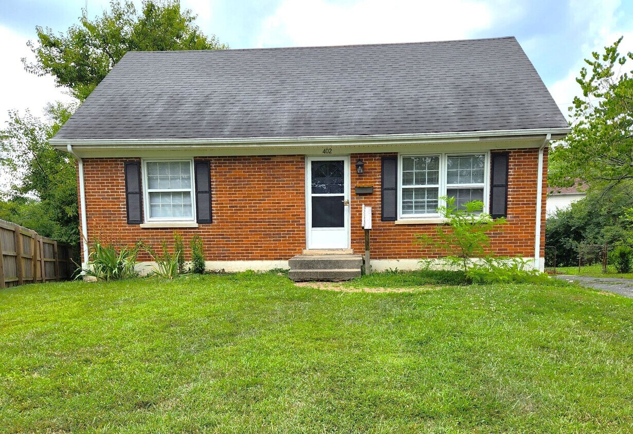 Primary Photo - Move in special Stoneybrook home with Full...