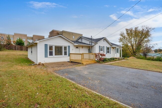 Foto del edificio - 2614 Mimosa Ln