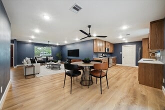 Building Photo - 1627 Crestdale Dr