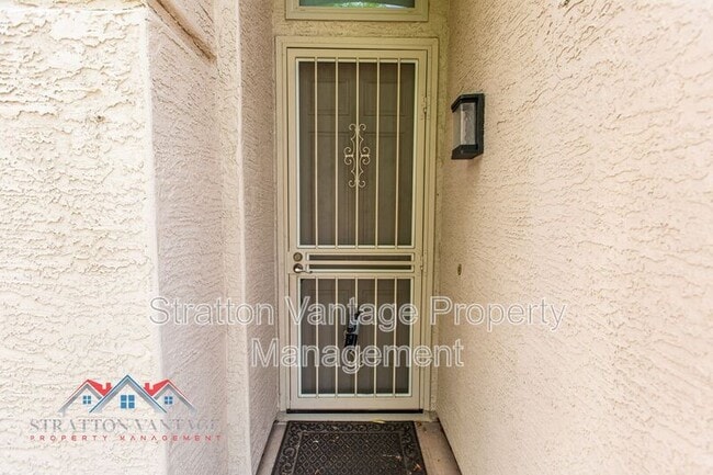 Foto del edificio - 981 N Florence Dr