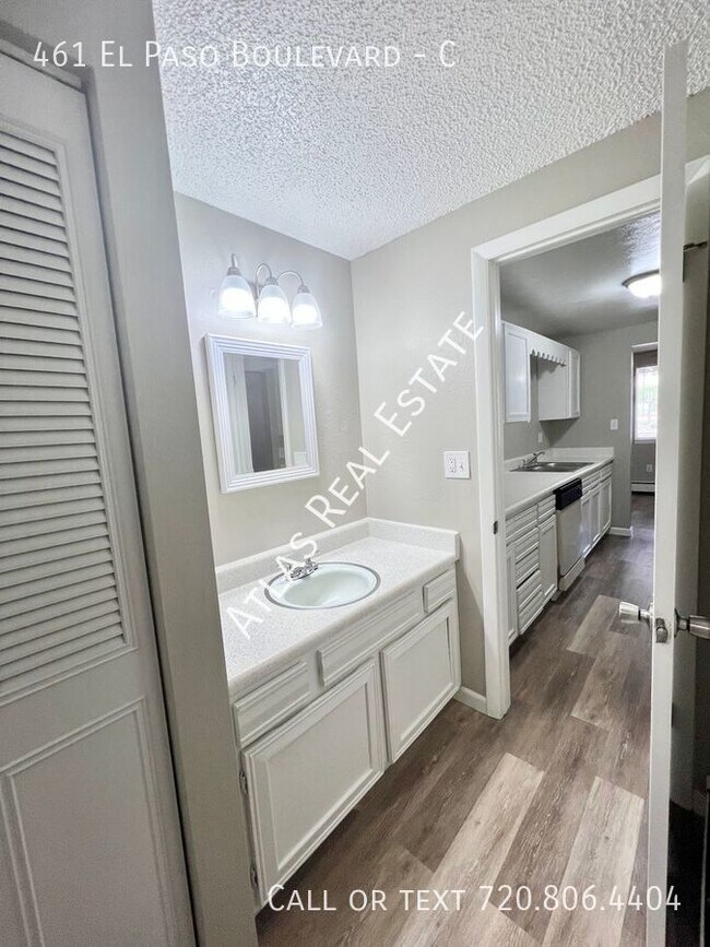 Building Photo - CHARMING RENOVATED 2 BED & 1 BATH  CREEKSI...