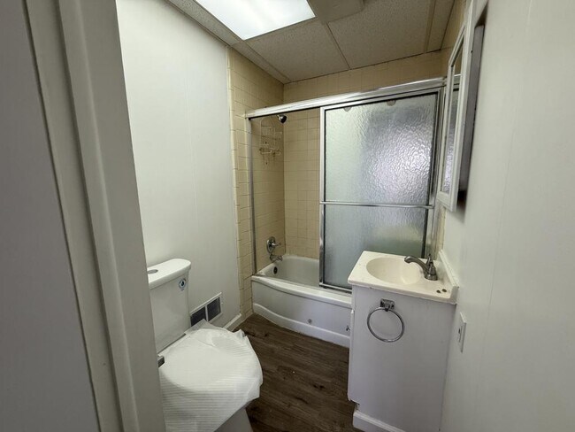 Foto del edificio - 1410 Bradley Ave