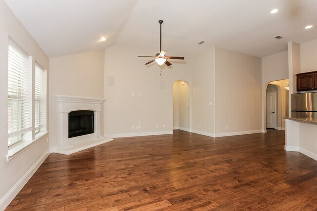 Building Photo - 417 Bentley Dr