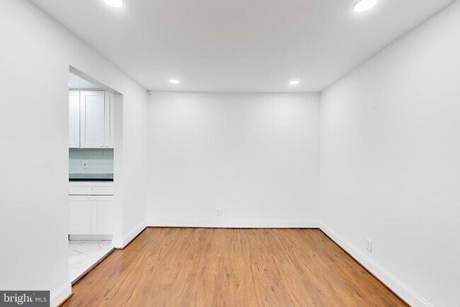 Foto del edificio - 7661 Provincial Dr