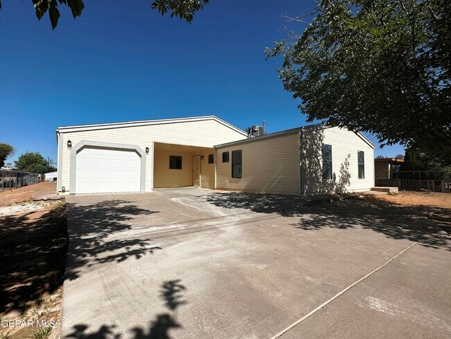 Building Photo - 130 Ennis St