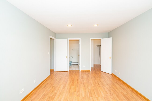 Building Photo - 8152 Elmwood St