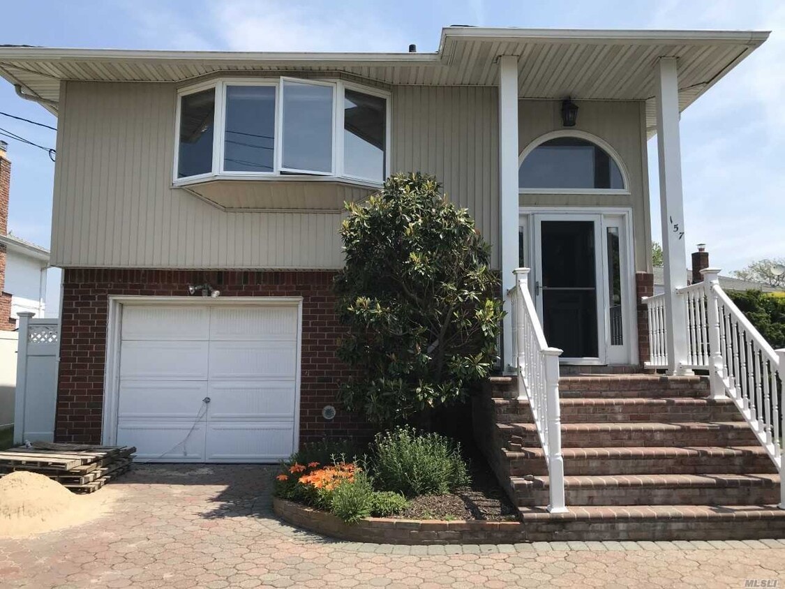 157 Baker Ct, Island Park, NY 11558 Room for Rent in Island Park, NY