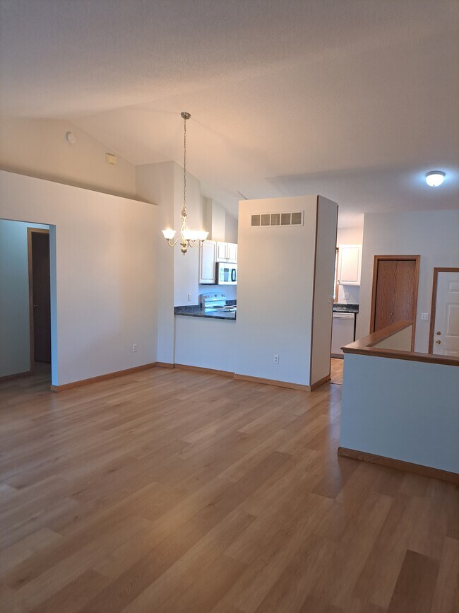 Zona de comedor - 10 Jema Ct