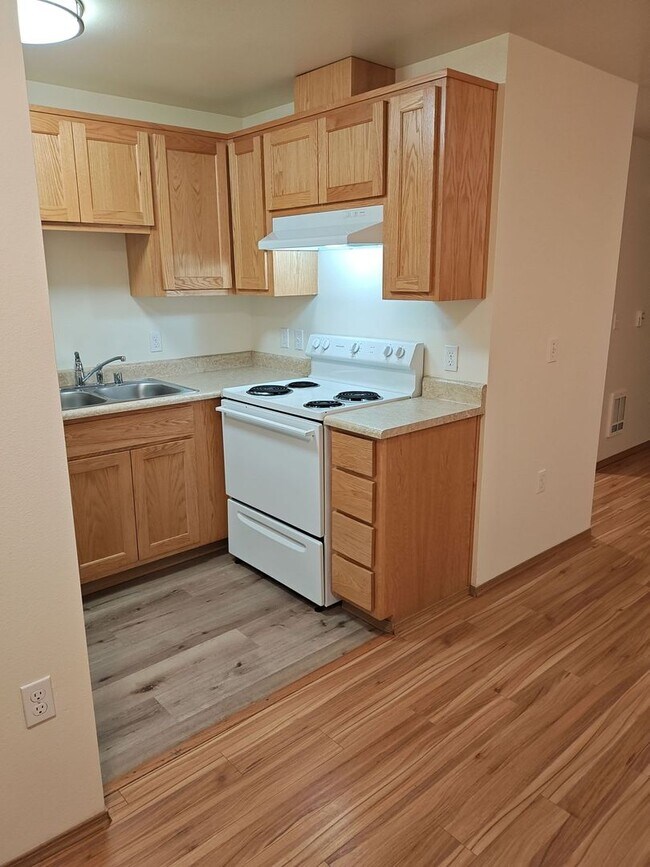 Foto del edificio - Three bedroom corner unit with washer/dryer!