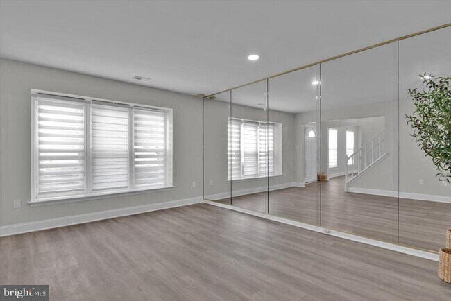 Foto del edificio - 205 Longstone Dr