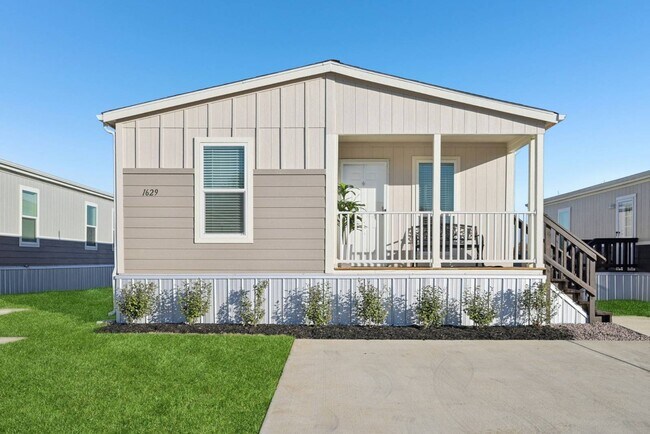 Building Photo - 1611 American Dr