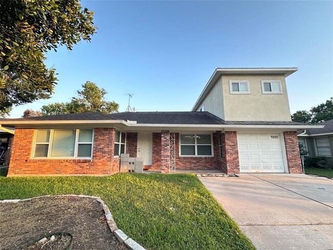 Building Photo - 4005 Nenana Dr