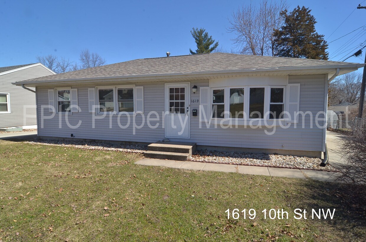 1619 10th St NW, Cedar Rapids, IA 52405 House for Rent in Cedar