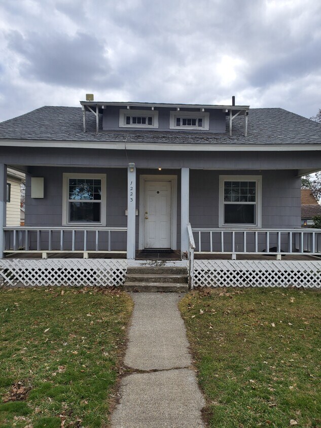 Primary Photo - 1223 W Chelan Ave