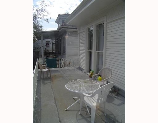 Balcón - 1730 Napoleon Ave