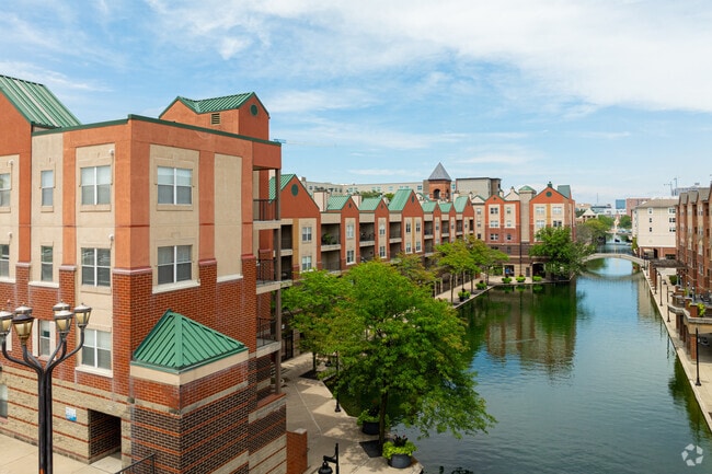 Building Photo - Canal Square