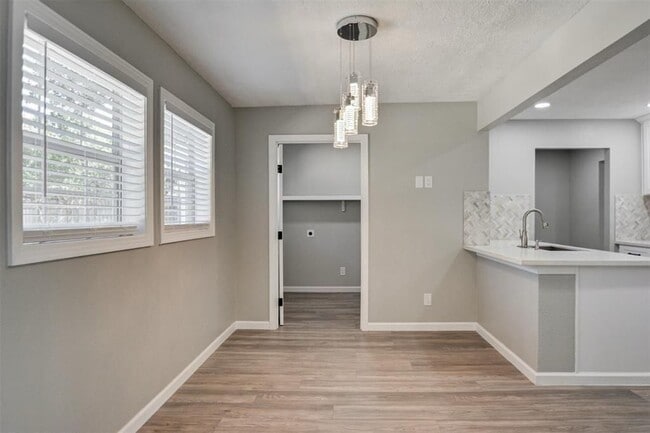 Foto del edificio - 7906 Hammerly Blvd