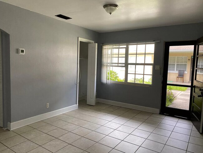 Foto del edificio - 214 E Drury Ave