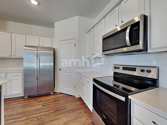 Building Photo - 1025 Summer Stone Lp