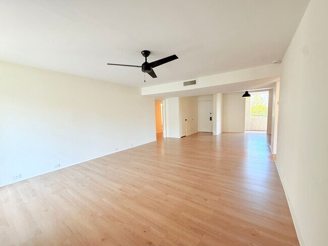 Foto del edificio - AVAILABLE NOW! 2 Bedroom 2 Bathroom Condo ...