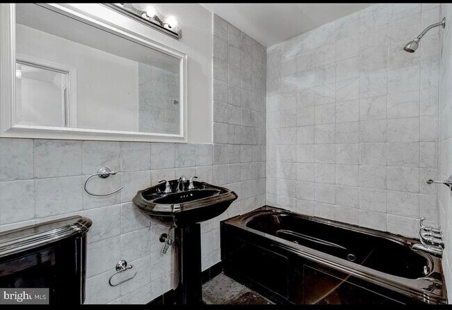 Foto del edificio - 107 Colton St