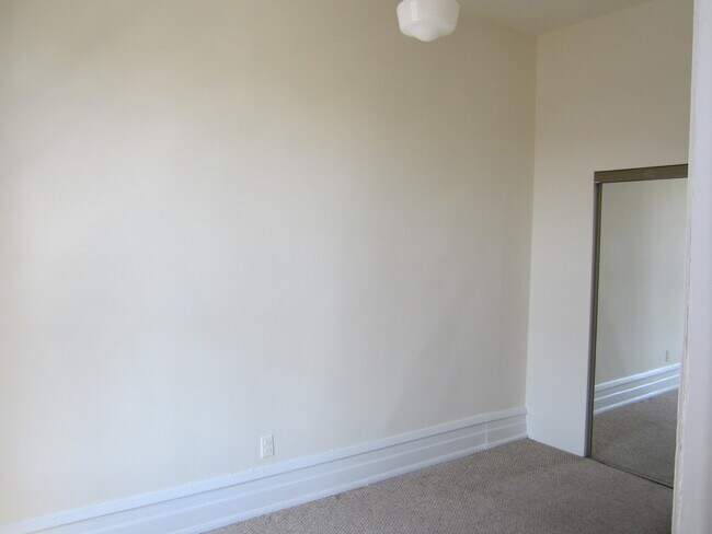 Building Photo - 3521 N Reta Ave