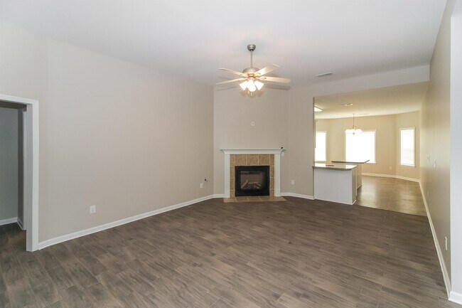 Foto del edificio - 8541 Shady Elm Dr