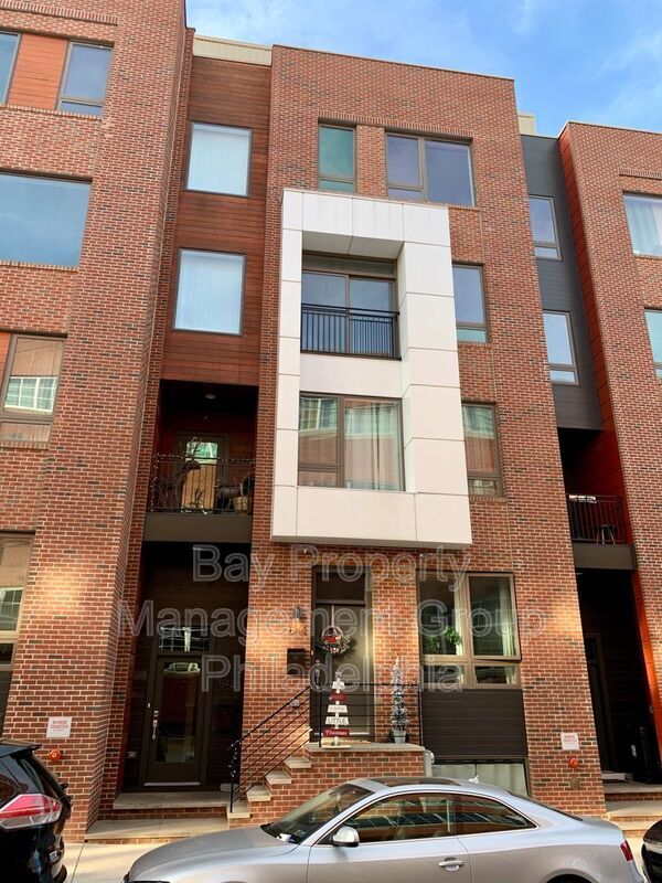 Building Photo - 842 N American St