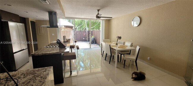 Foto del edificio - 2304 NE 11th St