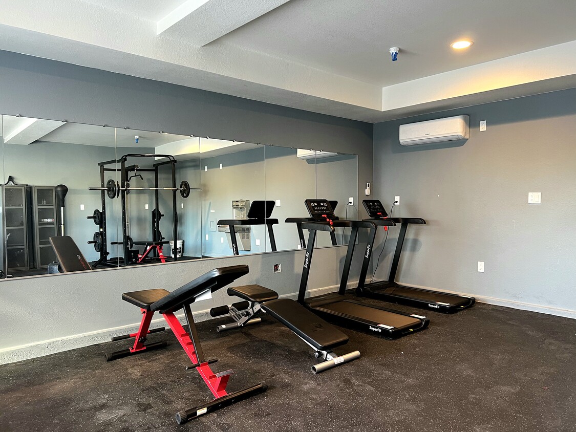 gimnasio coliving - 1476 W 35th St