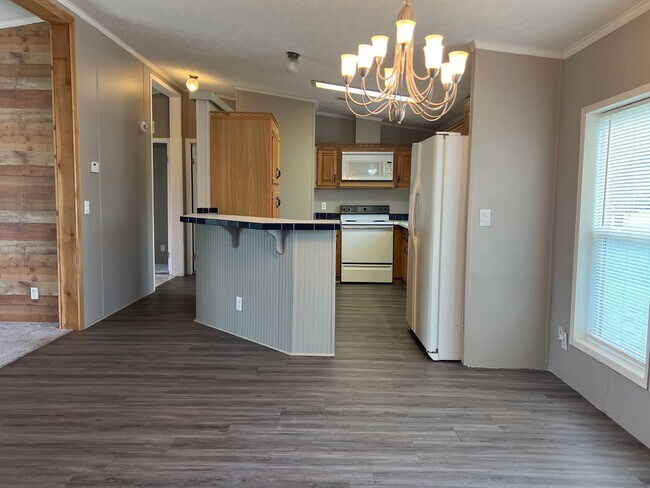 Building Photo - Welcome Home! Move In Special!