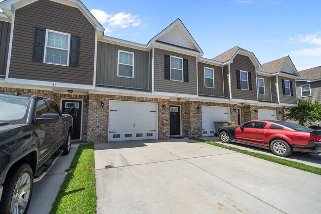 Foto del edificio - 3 Bedroom Townhome Across from Richmond Hill Golf Club