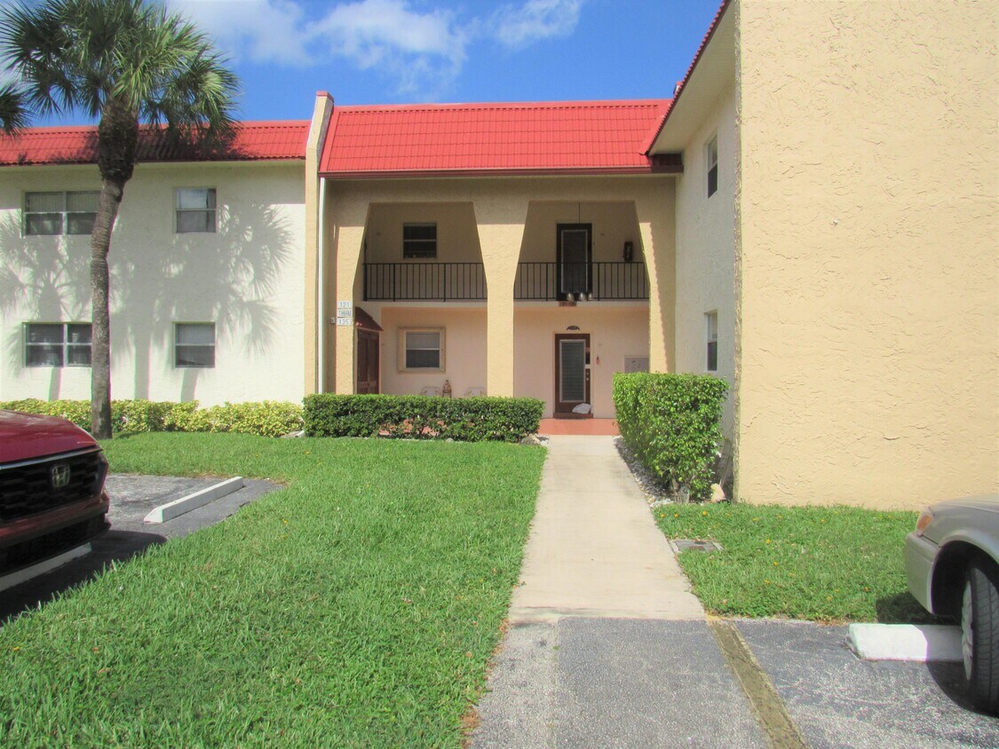 121 Lake Carol Dr, West Palm Beach, FL 33411 Condo for Rent in West