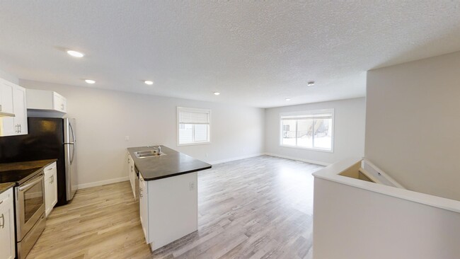 Building Photo - 9514A-95112 112 Ave