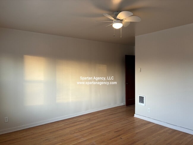 Building Photo - 927 Kincaid Ave