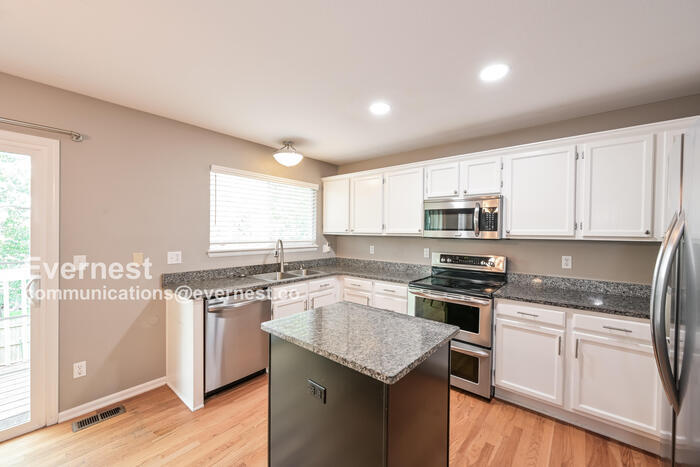 Foto principal - 16241 Bluebonnet Dr