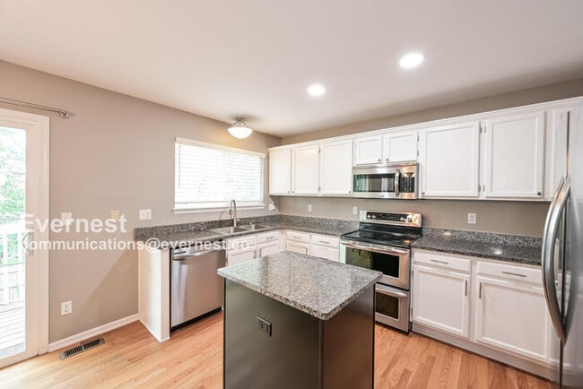 Building Photo - 16241 Bluebonnet Dr