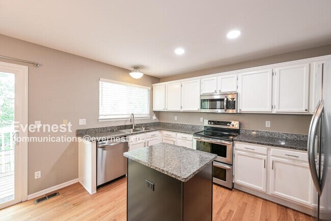 Foto del edificio - 16241 Bluebonnet Dr