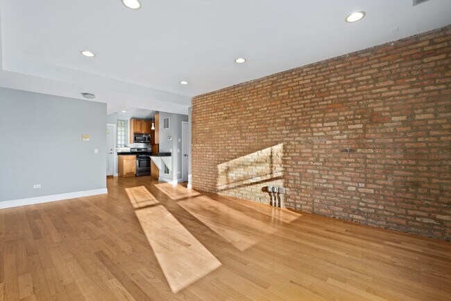 Foto del edificio - 7461 N Seeley Ave