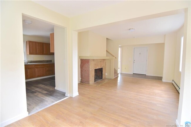 Building Photo - 14 Wildwood Ave