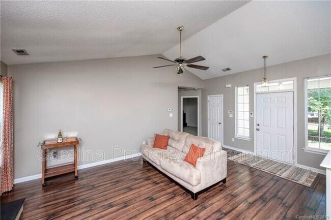 Building Photo - 10109 Mountain Flower Ct