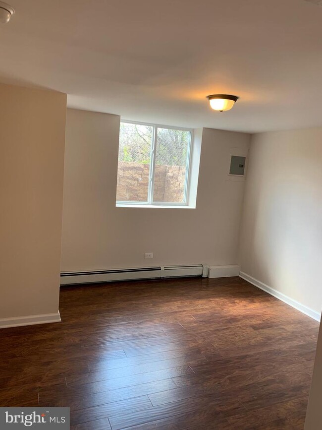 Building Photo - 2032 Maple Ave
